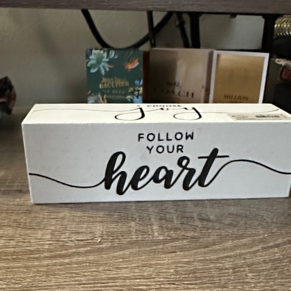 Eccolo White and Black 'Follow Your Heart' Block Sign